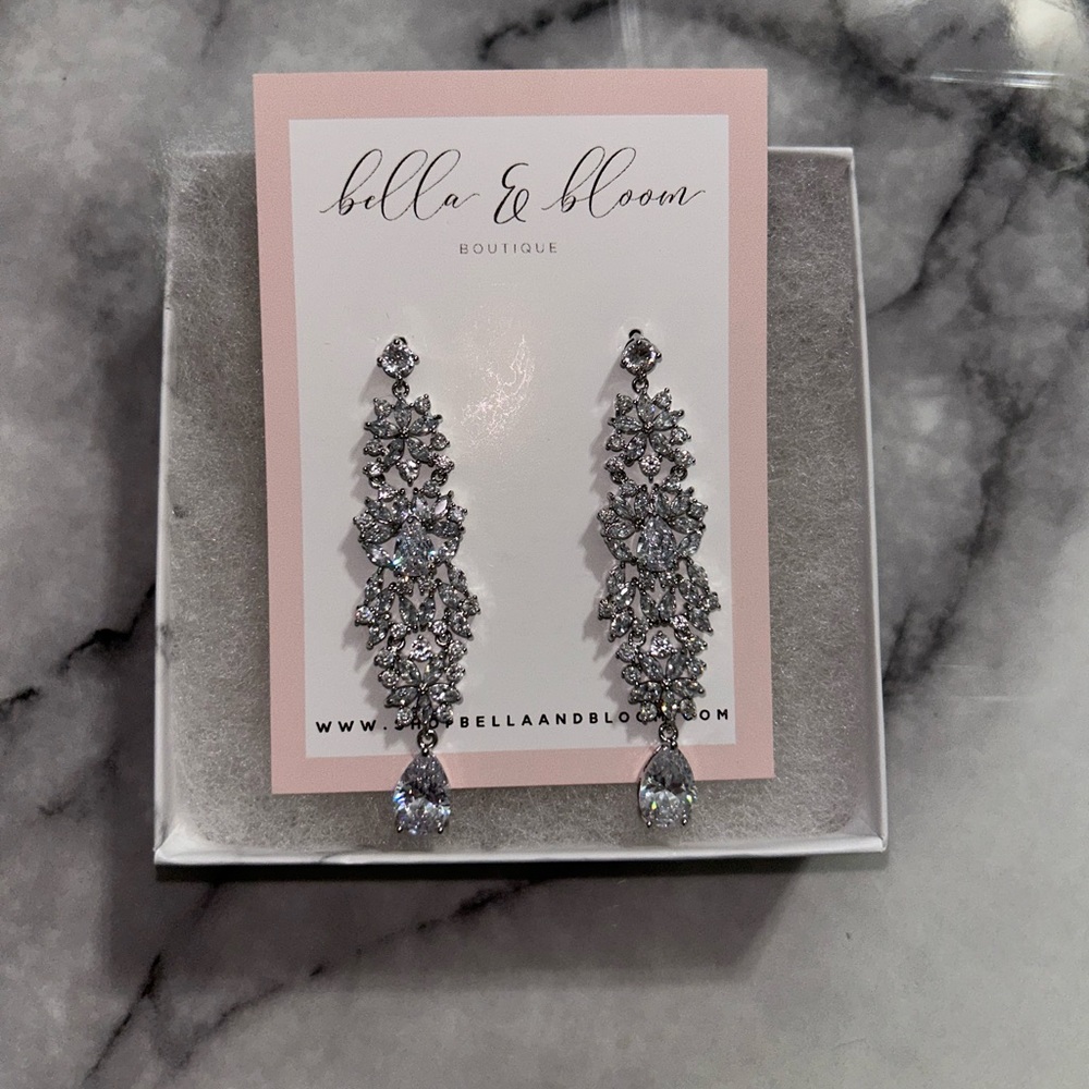 Bella and Bloom Boutique Angelic Dangle Earrings